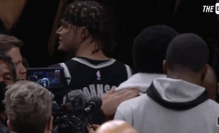 世界杯官方app下载入口-欧文遭绿军球迷水瓶袭击 三巨头痛斥球迷越界行为